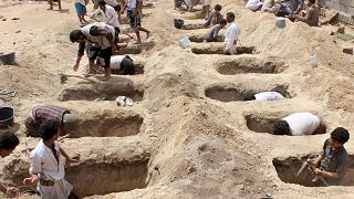Image: Yemenis dig graves for children who were killed when their bus was h