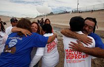 Egy ölelés: a bevándorlók találkozhattak családjukkal az amerikai-mexikói határon