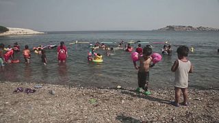 Flüchtlingskinder lernen schwimmen