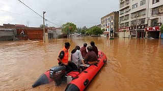 Peking: heves esőzés után áradások