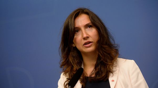 Σουηδία: Παραιτήθηκε η νεότερη υπουργός διότι οδηγούσε υπό την επήρεια αλκοόλ Σουηδία: Παραιτήθηκε η νεότερη υπουργός διότι οδηγούσε υπό την επήρεια αλκοόλ