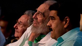 Fidel Castro makes rare public appearance for 90th birthday gala