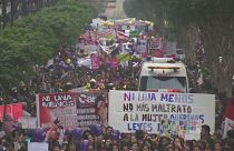 پرو؛ راهپیمایی در اعتراض به خشونت علیه زنان