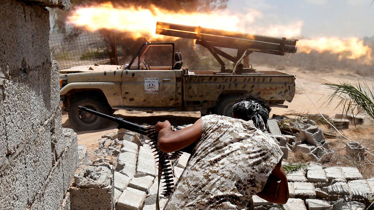 القوات الموالية للحكومة الليبية تتقدم في سرت