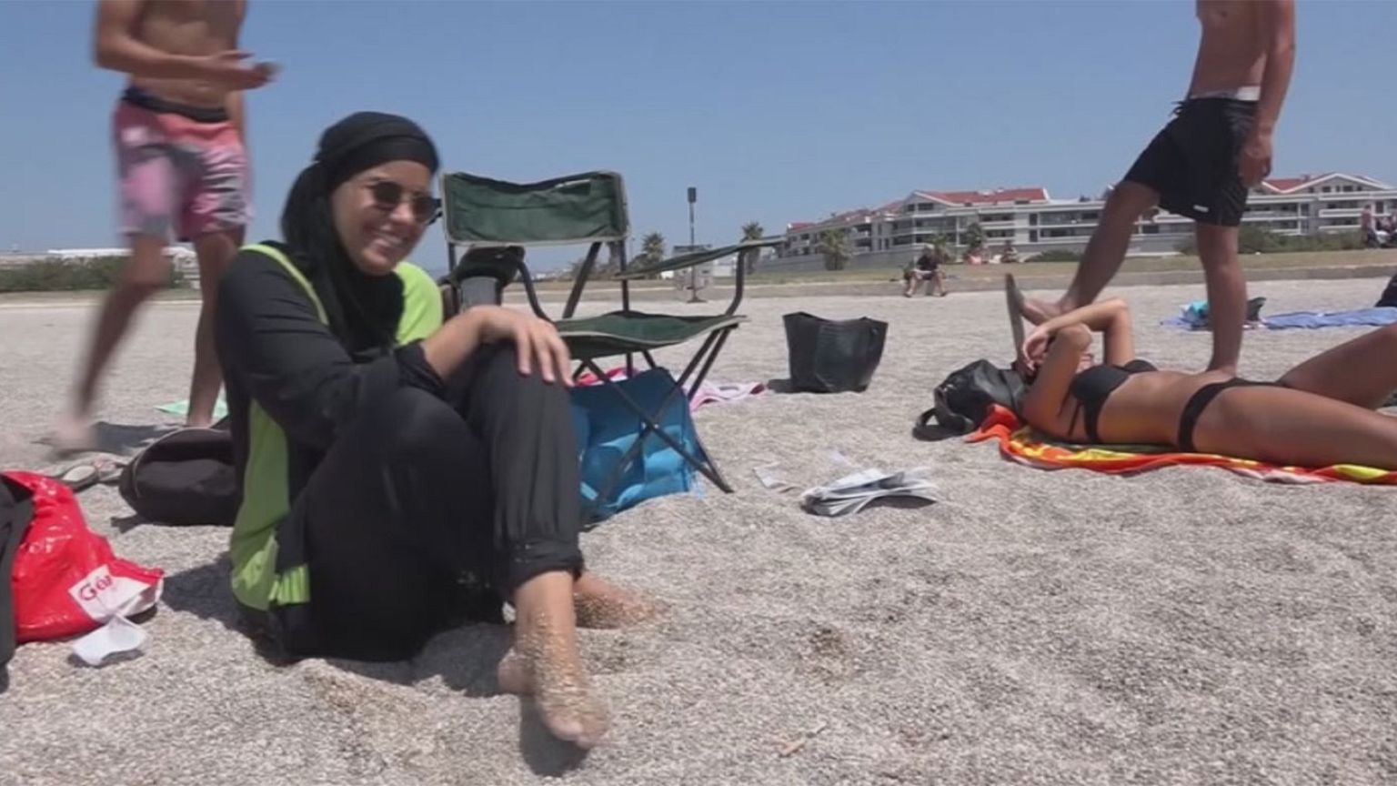 France : une commune de Corse interdit à son tour le burkini sur la plage
