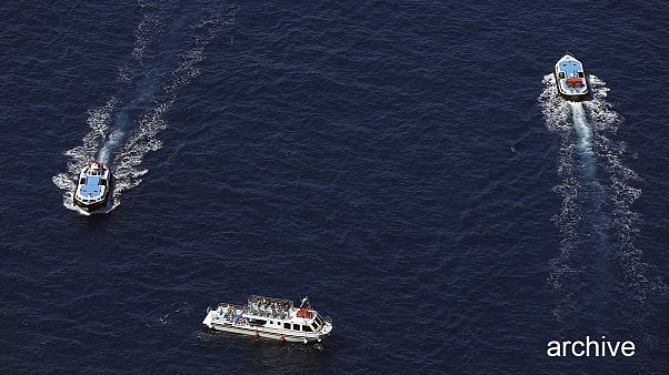 Απίστευτη τραγωδία στην Αίγινα- Τέσσερις νεκροί, μεταξύ αυτών κι ένα μωρό, από σύγκρουση σκαφών Απίστευτη τραγωδία στην Αίγινα- Τέσσερις νεκροί, μεταξύ αυτών κι ένα μωρό, από σύγκρουση σκαφών