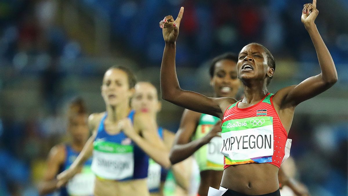 Kenyalı Faith Kipyegon bayanlar 1500 metrede olimpiyat şampiyonu oldu