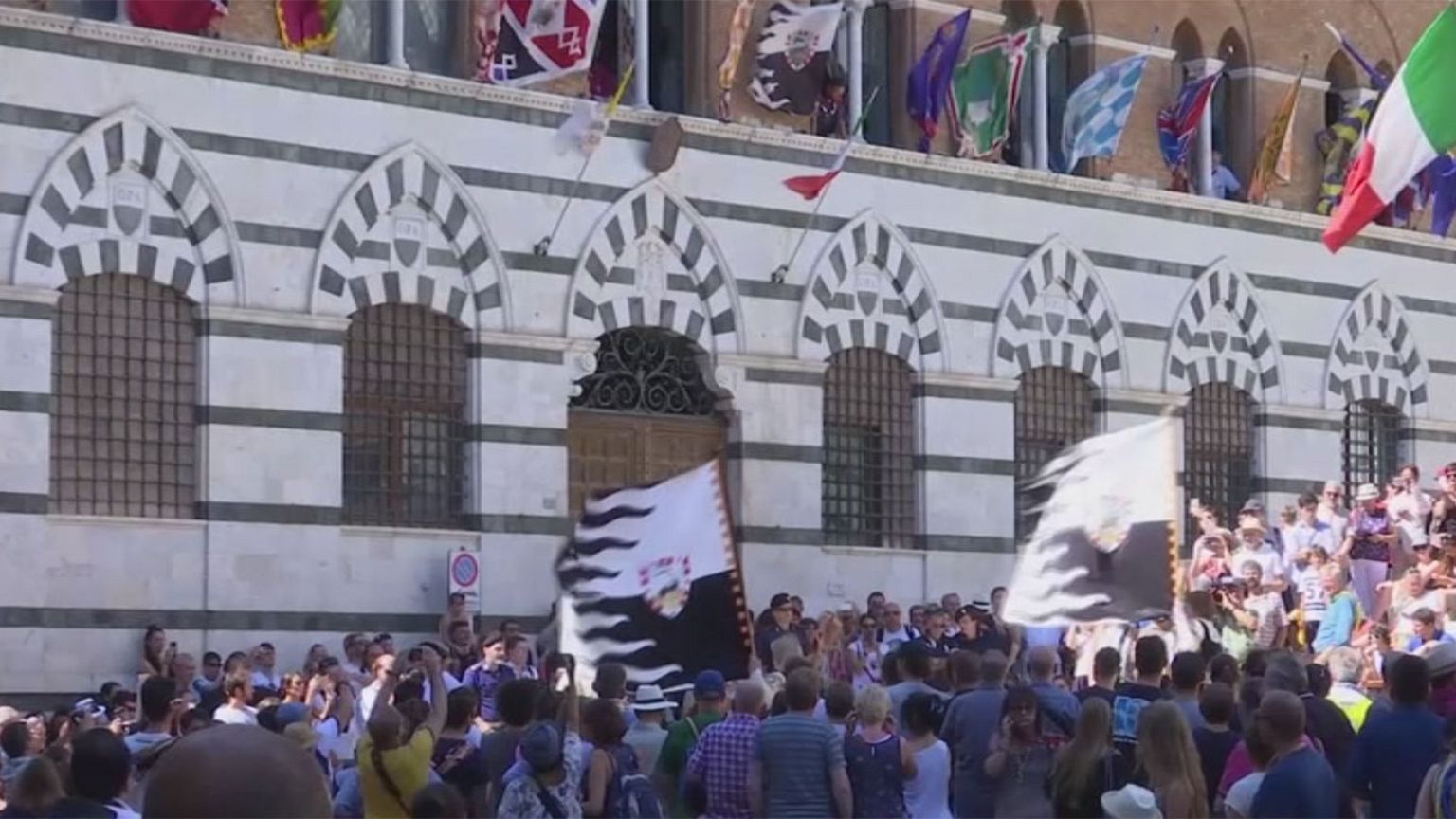 Siena: Härtestes Pferderennen der Welt