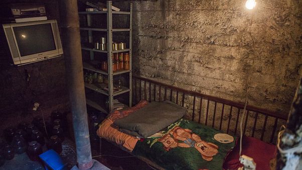 Leben mit dem Krieg in der Ostukraine: Nastya (6) verliert ihre Haare Leben mit dem Krieg in der Ostukraine: Nastya (6) verliert ihre Haare