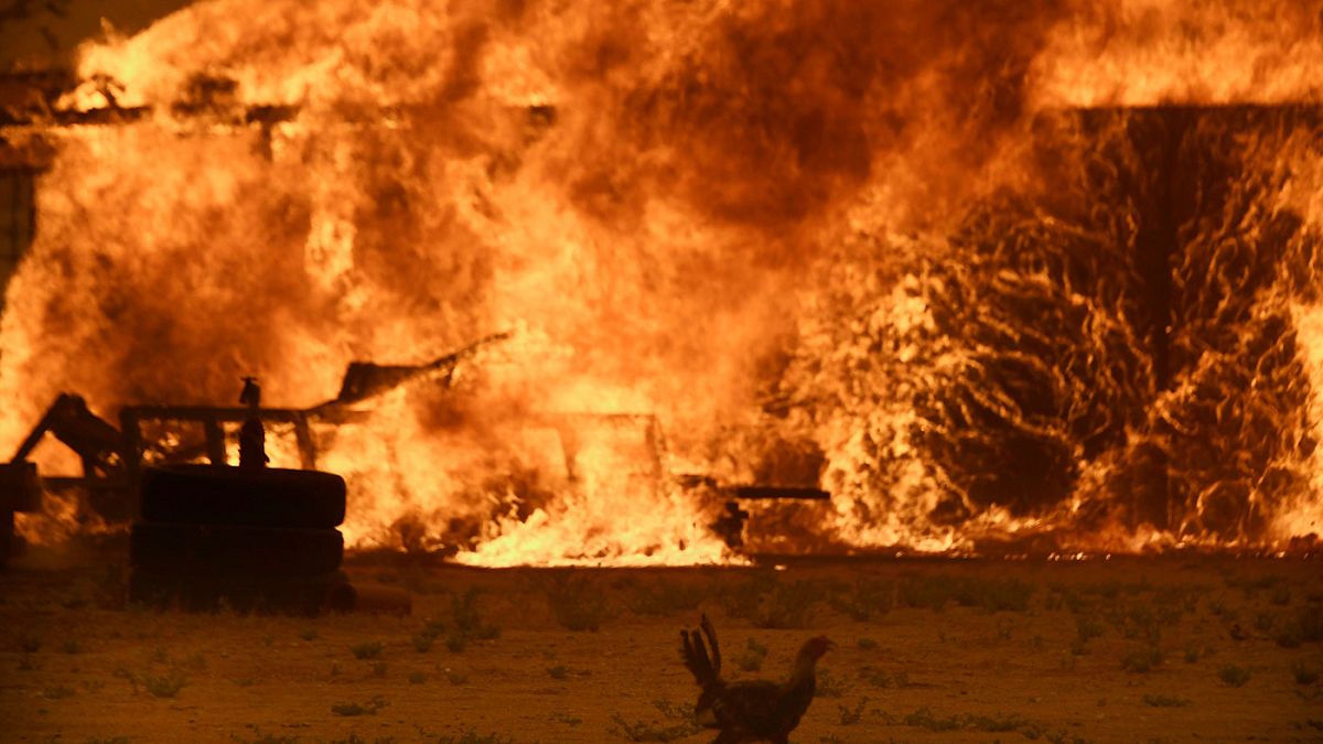 إجلاء أكثر من 82 ألف شخص في "كاخون باس" في كاليفورنيا بسبب الحرائق