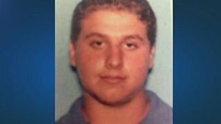 Floride: un suspect de 19 ans arrêté alors qu'il arrachait avec les dents le visage d'une victime
