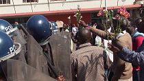 تجمع اعتراضی در پایتخت زیمبابوه علیه بازگرداندن واحد پولی پیشین به چرخه اقتصاد