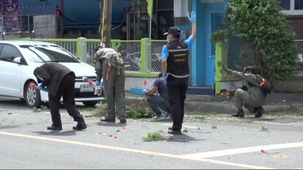 Thailand: Haftbefehle gegen 15 Personen wegen tödlicher Bomben erlassen Thailand: Haftbefehle gegen 15 Personen wegen tödlicher Bomben erlassen