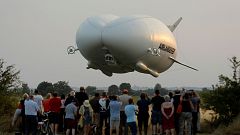 Größtes Luftfahrzeug der Welt absolviert Jungfernflug