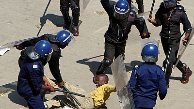 Kormányellenes tüntetést oszlat a zimbabwei rendőrség