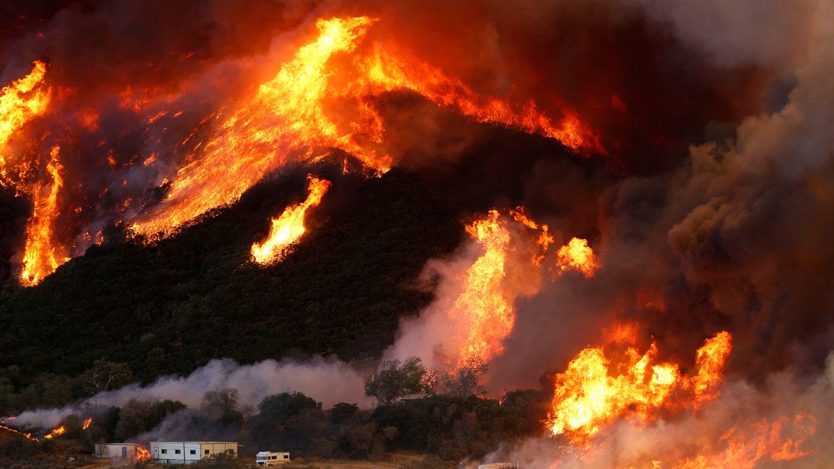 آتش در ایالت کالیفرنیا به سرعت در حال پیشروی است