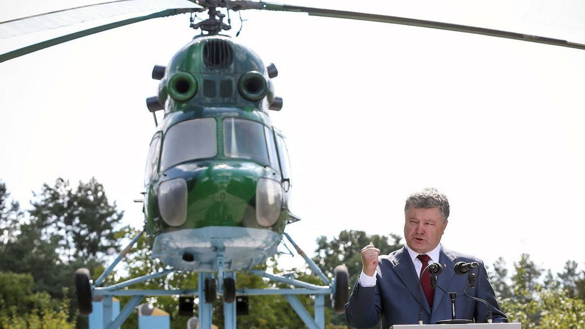 Ucrânia: Poroshenko não exclui lei marcial e alerta para possível invasão russa "em larga escala"