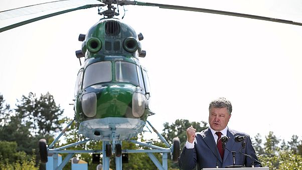Ucrânia: Poroshenko não exclui lei marcial e alerta para possível invasão russa "em larga escala" Ucrânia: Poroshenko não exclui lei marcial e alerta para possível invasão russa "em larga escala"