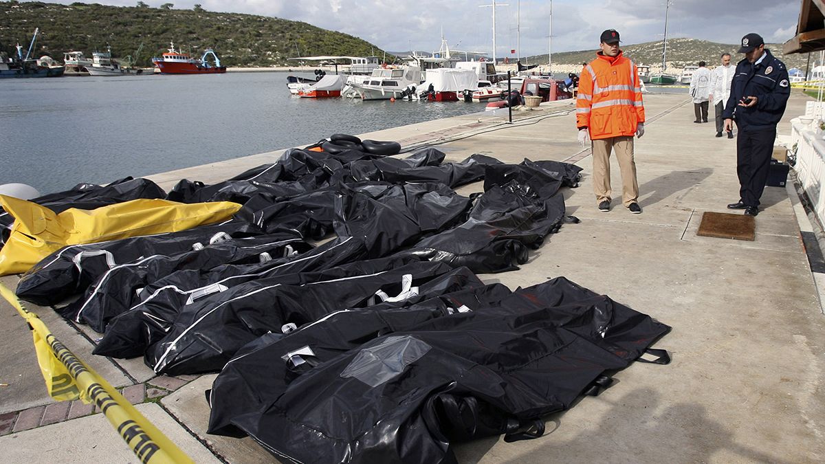 تلاش پزشکی قانونی یونان در شناسایی هویت مهاجران غرق شده در دریا