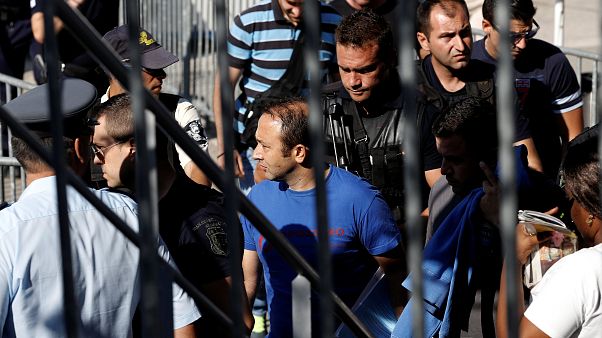 سلطات اللجوء في أثينا تستمع للطيارين الاتراك الفارين سلطات اللجوء في أثينا تستمع للطيارين الاتراك الفارين