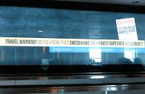 "السويد بلد الاغتصاب" على لوحة إعلانات في مطار اسطنبول