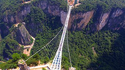China: inauguran un puente de cristal de 430 metros