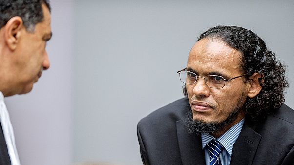 احمد الفقي المهدي يعترف أمام محكمة لاهاي بالمسؤولية عن هدم أضرحة في تمبكتو احمد الفقي المهدي يعترف أمام محكمة لاهاي بالمسؤولية عن هدم أضرحة في تمبكتو