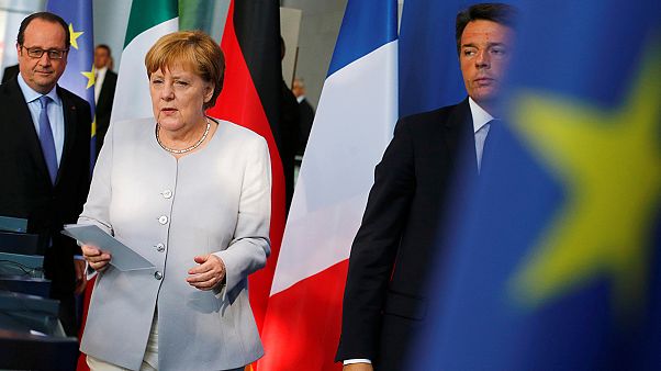 Brainstorming auf See: Renzi, Merkel und Hollande treffen sich in Italien Brainstorming auf See: Renzi, Merkel und Hollande treffen sich in Italien