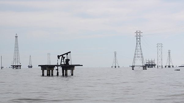 Petrol fiyatları üzerinde geri dönen üreticiler baskısı Petrol fiyatları üzerinde geri dönen üreticiler baskısı