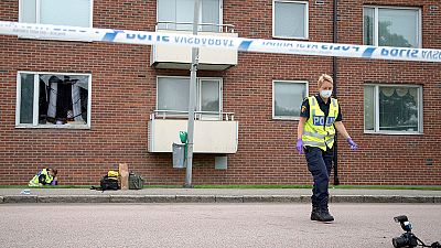 Suecia: muere un niño por el impacto de una granada lanzada contra el apartamento de su familia