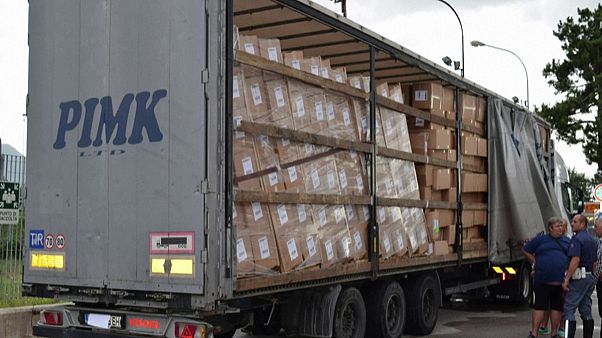 Italia: due giovani profughi legati sotto un tir, salvi Italia: due giovani profughi legati sotto un tir, salvi