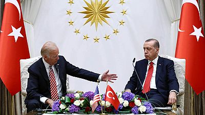 Joe Biden chez Erdogan pour apaiser les tensions