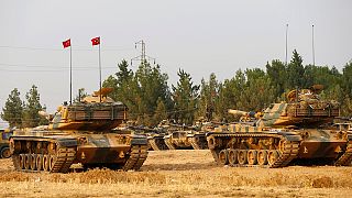 Assalto a Jarablus: Turquia reforça com tanques a presença no norte da Síria