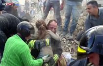 Italie : Julia, dix ans, quinze heures sous les décombres