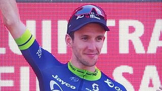 Simon Yates deja sin triunfo a Alejandro Valverde en la sexta etapa de la Vuelta a España
