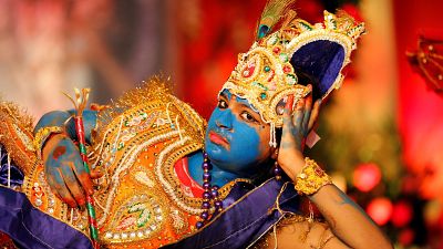 مومباي تحتفل بمهرجان "ضاهي هندي" السنوي.