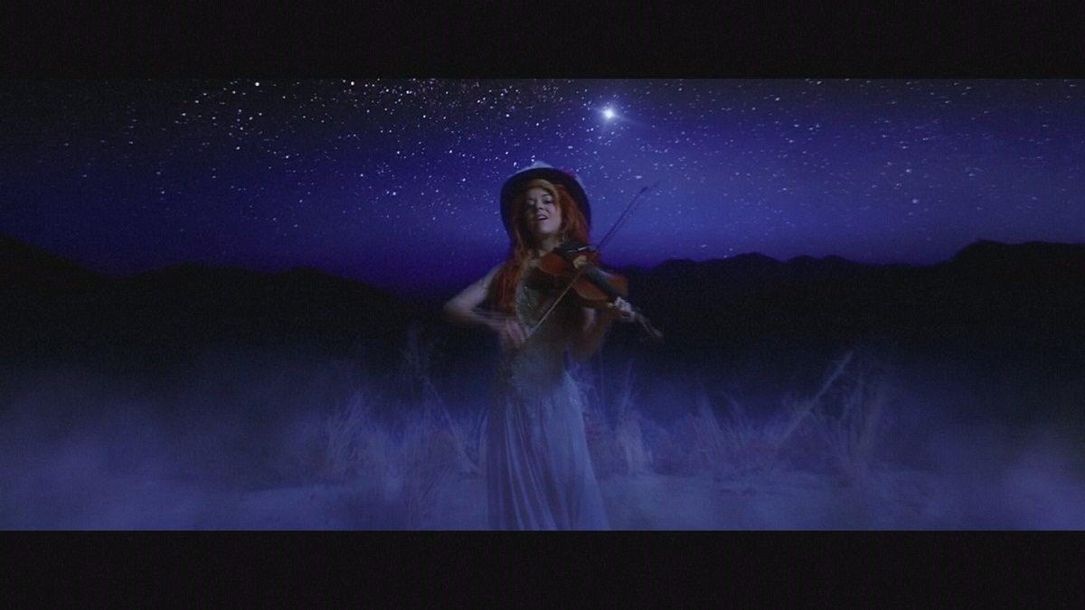ألبوم موسيقي جديد لعازفة الكمان الأمريكية ليندسي ستيرلينغ