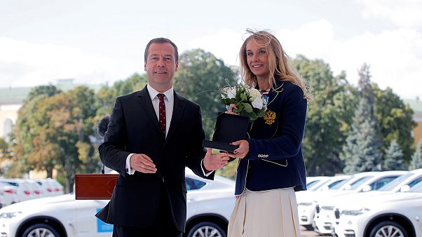 Putin regala coches de lujo a los medallistas olímpicos rusos Putin regala coches de lujo a los medallistas olímpicos rusos