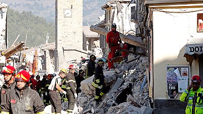 Földrengés Olaszországban: néhol már leállították a mentést