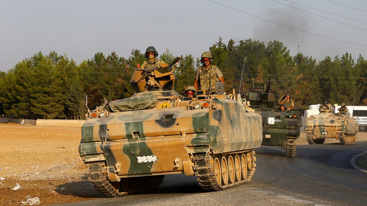 Gegen kurdische Milizen: Ankara schickt mehr Panzer nach Syrien