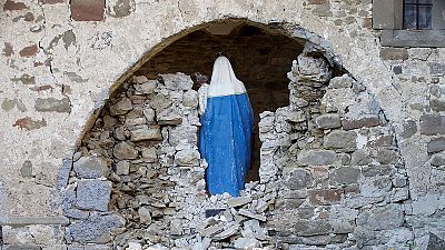 Itália: templomok is összedőltek, de egy 600 éves tölgy állva maradt