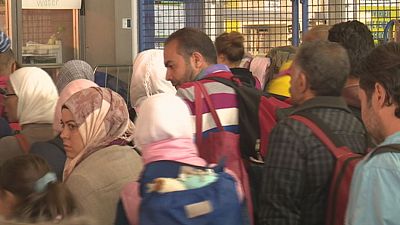 Германия ждет до 300 тысяч мигрантов до конца года