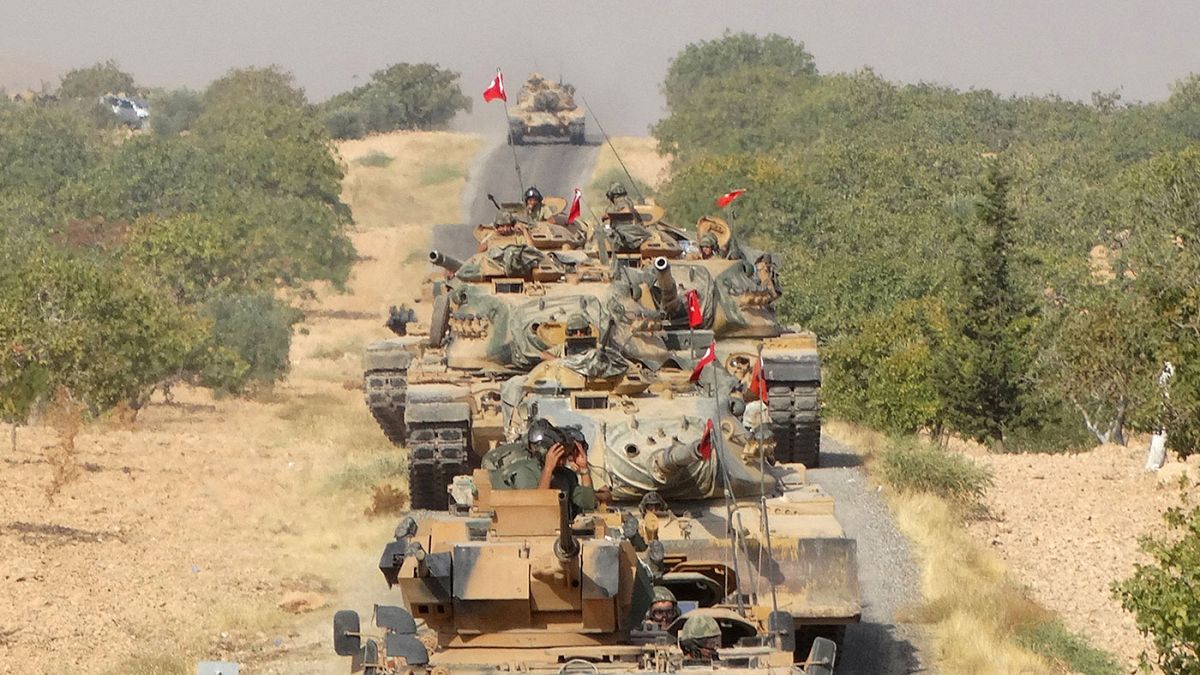 Turquia acusa as milícias curdas de "limpeza étnica" no norte da Síria.