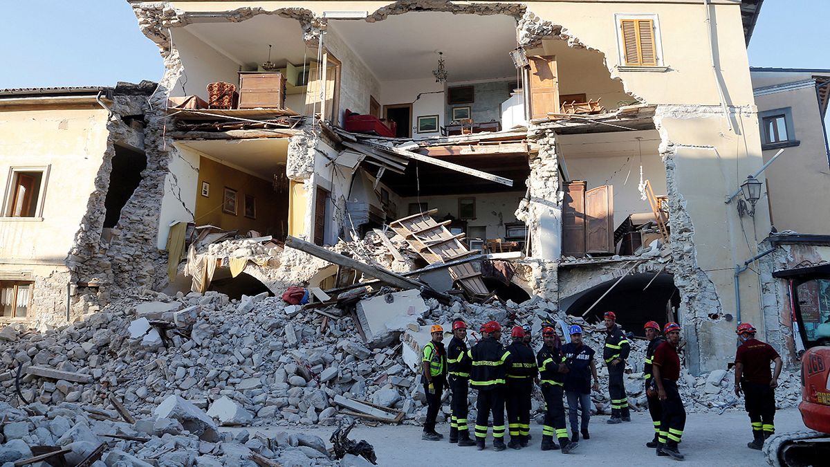 Nach dem Erdbeben in Italien werden immer noch weitere Tote gefunden