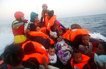 Guardia Costiera e Ong salvano 6.500 migranti nel Mediterraneo in un giorno