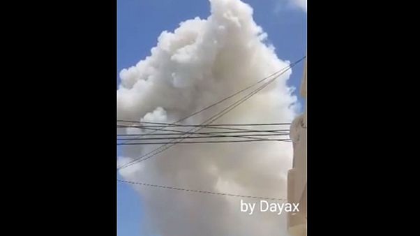 Mogadiscio: autobomba davanti alla sede presidenziale, oltre 20 le vittime Mogadiscio: autobomba davanti alla sede presidenziale, oltre 20 le vittime
