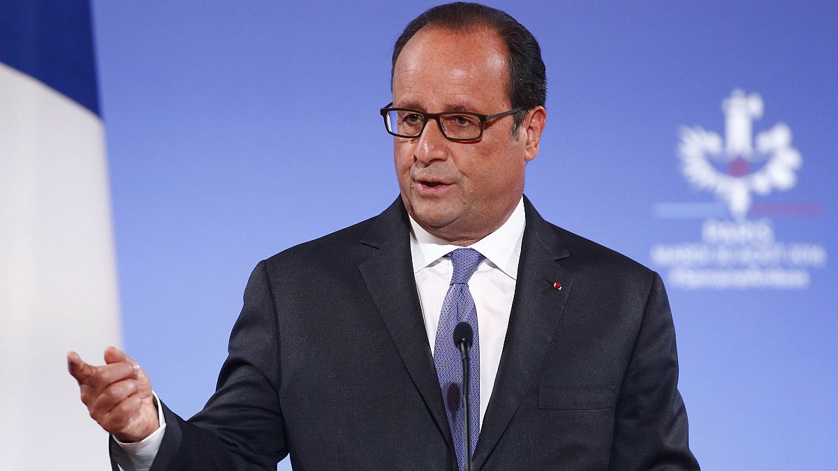 Bírálta a törökök szíriai beavatkozását a francia elnök