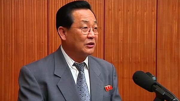 Corea del Nord: Jong-un fa fucilare il ministro dell'Istruzione, si era addormentato in una riunione Corea del Nord: Jong-un fa fucilare il ministro dell'Istruzione, si era addormentato in una riunione