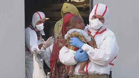 Italy: migrants arrive at the ports of Cagliari and Messina