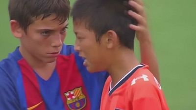 Tokio: los jugadores del Barça 'mini' consuelan a sus rivales japoneses